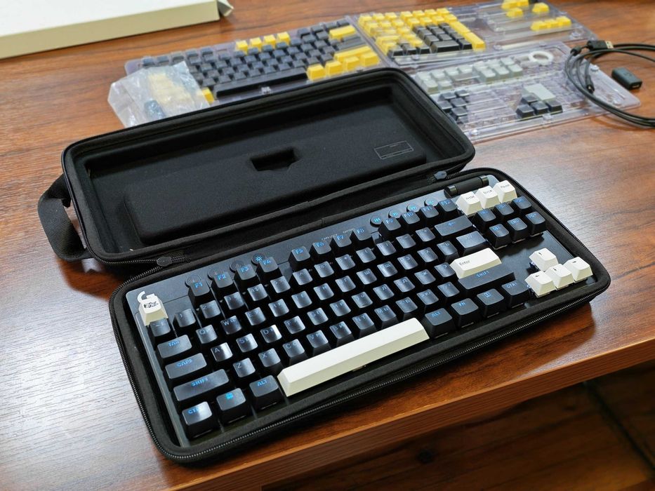Logitech PRO X TKL LIGHTSPEED klaviatura