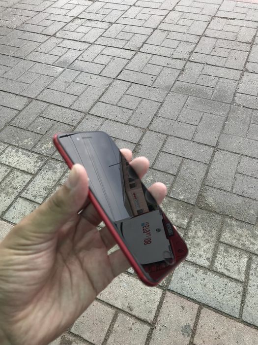Продается iPhone se 2 поколения