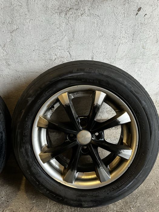 185/65/14 Комплект резины с дисками.