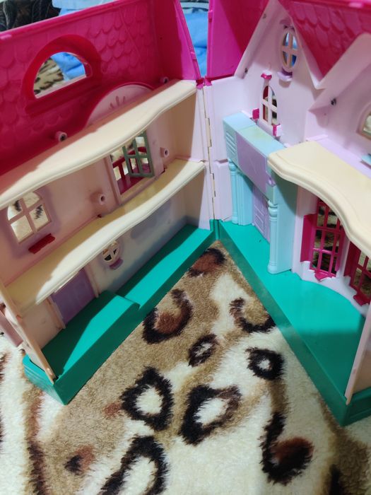 Castel păpuși barbie și căsuță papusi