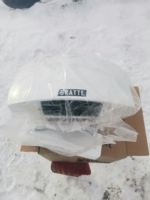 Продаю сушилку для рук  GRATTE 2001 (W) новые в количестве 2 шт