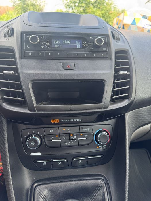 Vand sau schimb Ford Tourneo Connect 1.5tdci 117000km
