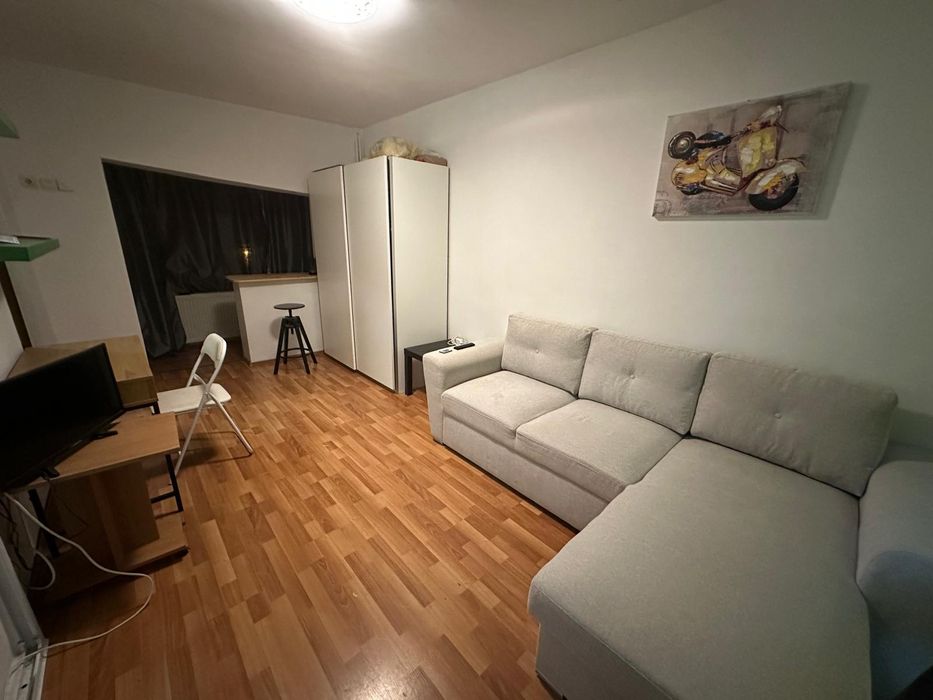 Vând Garsoniera cartier Noua