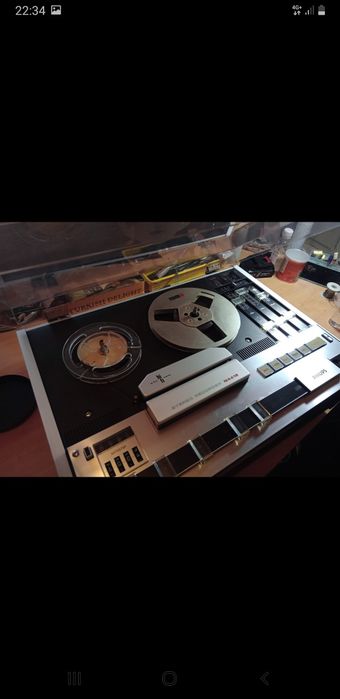 Magnetofon Philips N4418 stereo cu amplificare și difuzoare.