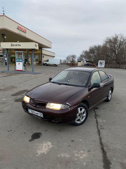 Продам машину Митсубиси Харизма