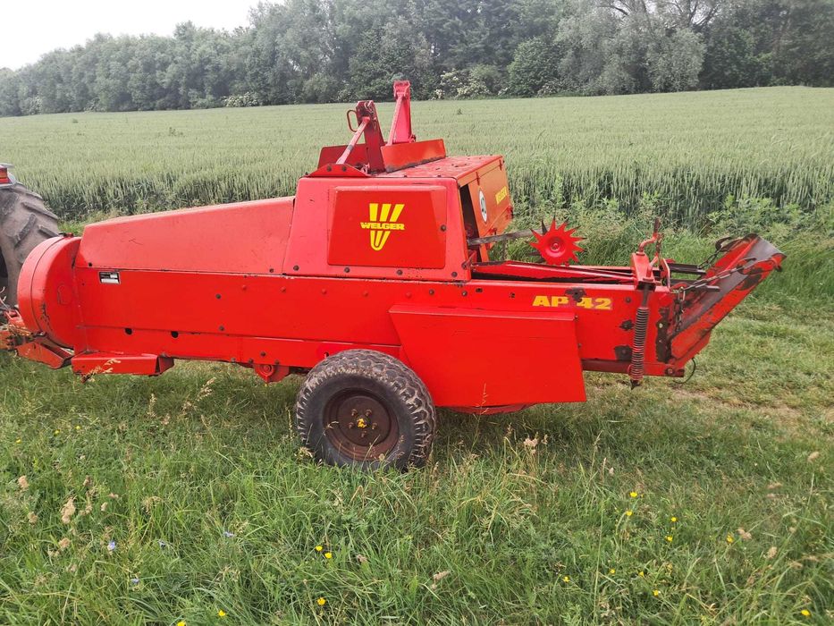 balotiera marca Welger AP 42