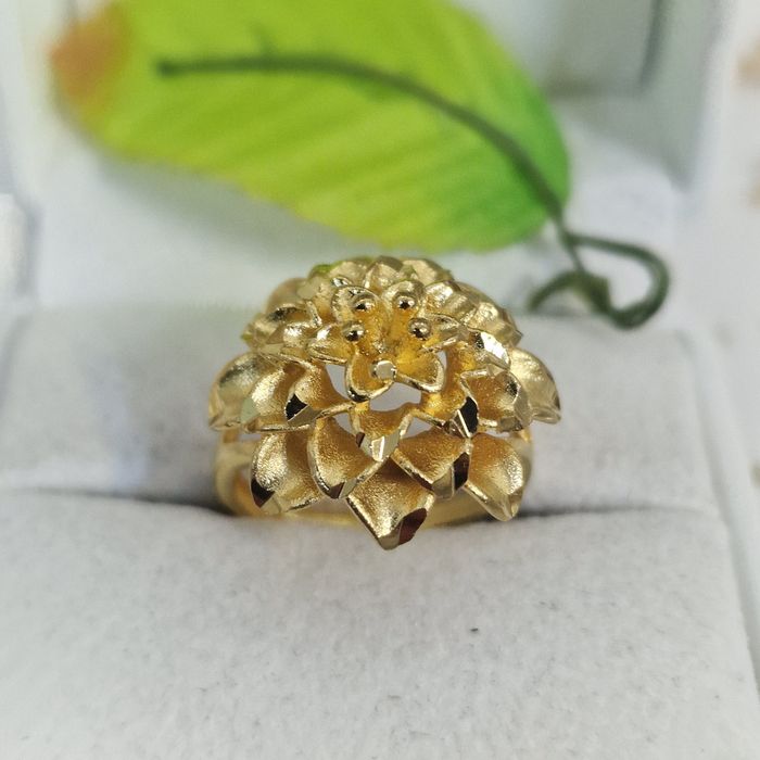 Дамски пръстен в формата на роза