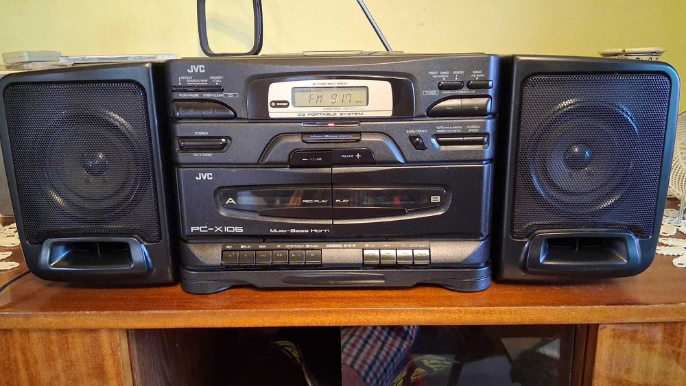 Combina muzicala cu CD si 2 boxe JVC