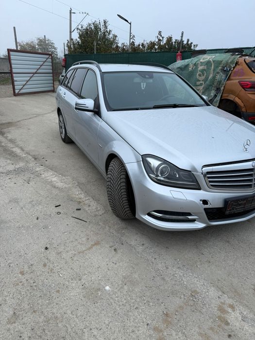Dezmembrez Mercedes C220d w204 2011 Piese