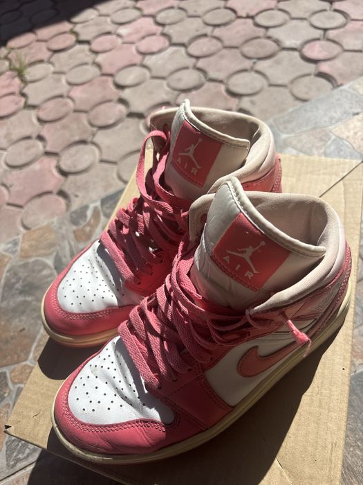 Jordan pink high