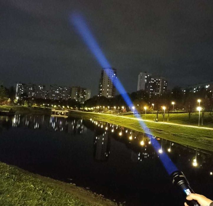 Подарок мужчине супермощный фонарь