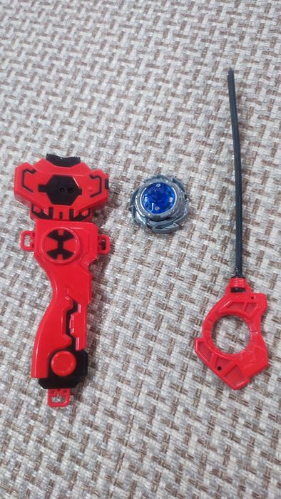 Продам бейблейд(волчок)