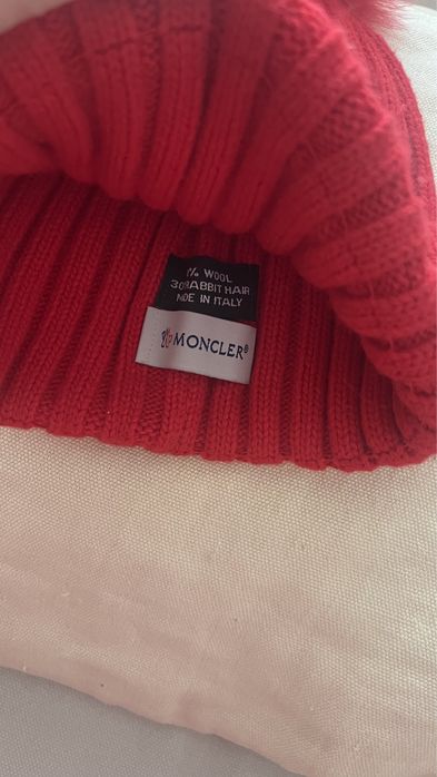 Moncler шапка червена
