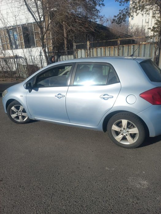 Тойота Аурис 2008 г.в.