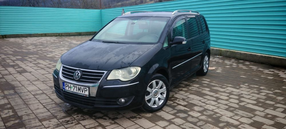 Vând Volkswagen Touran