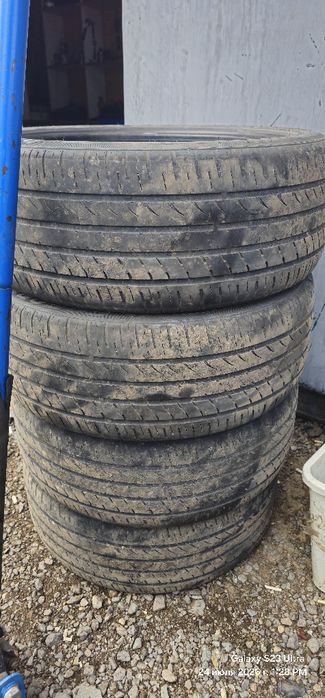 Продам резину 235/45 r18