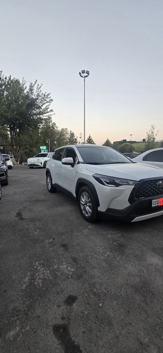 Tayota carolla cross 2025