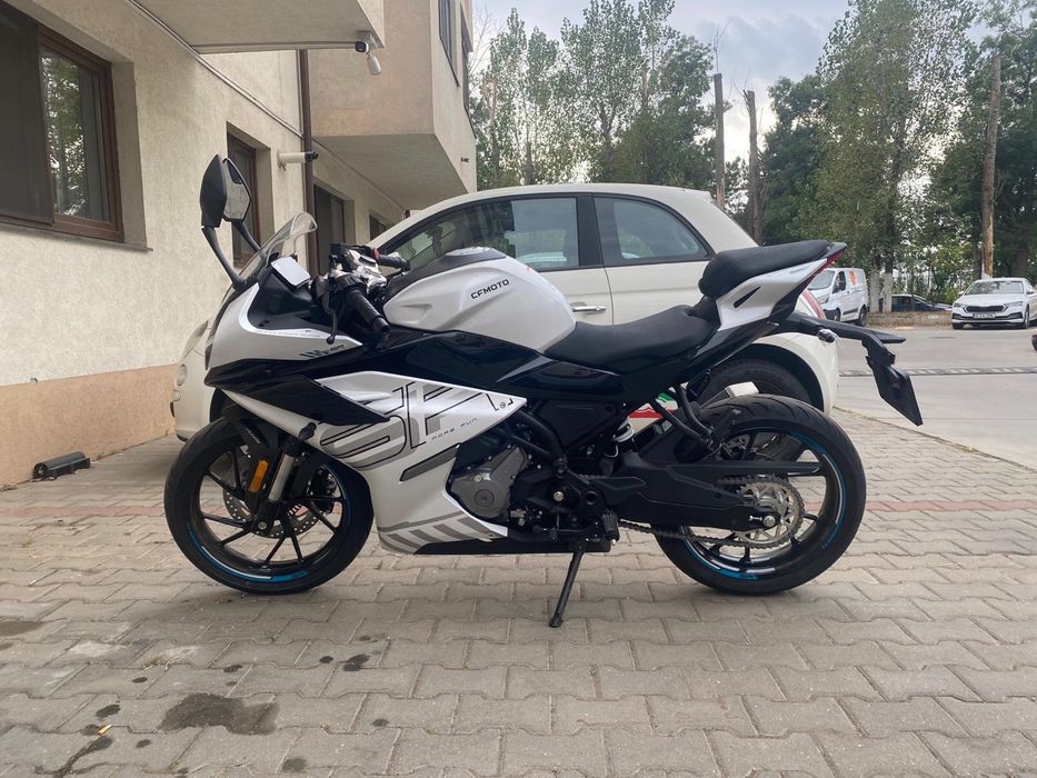 CFMoto 300SR ABS 2025