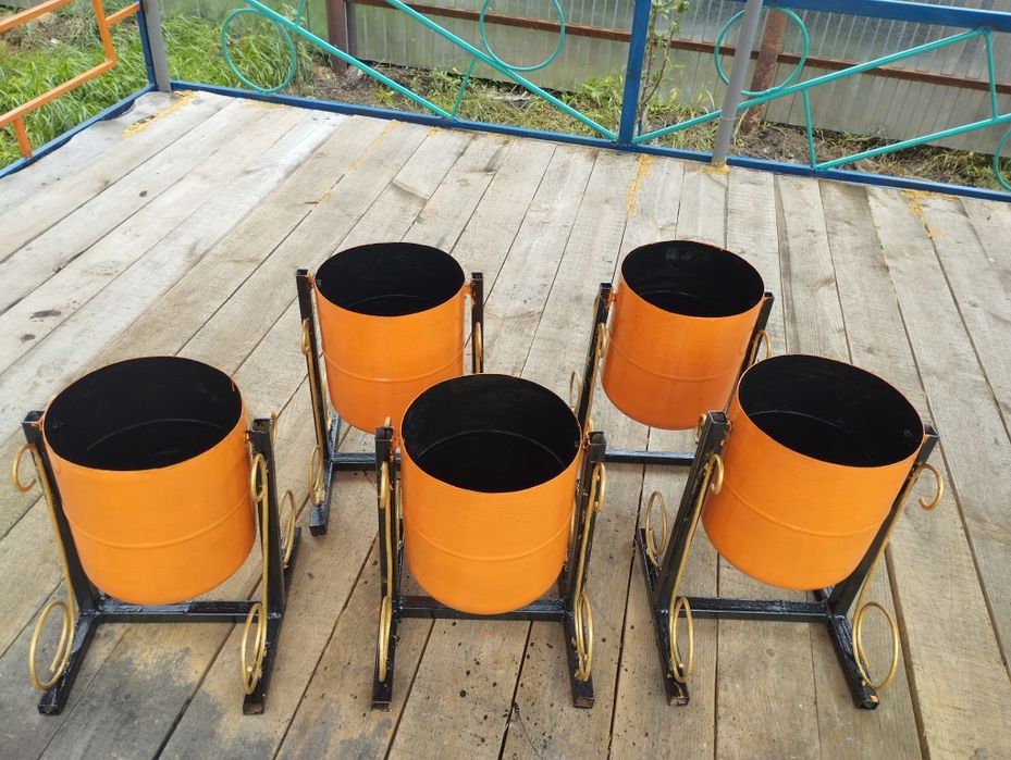 Урны для мусора.