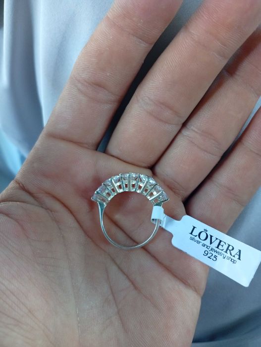 Продам женские серебряные кольца