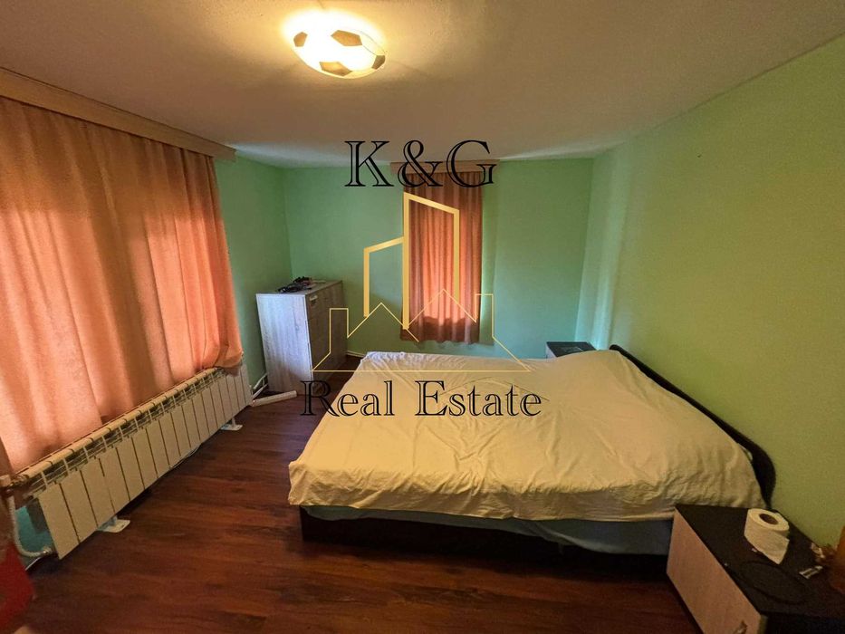 Продава се Къща в с. Осенец, Област Разград - 90 кв.м за 737 €/кв.м - Снимка #3