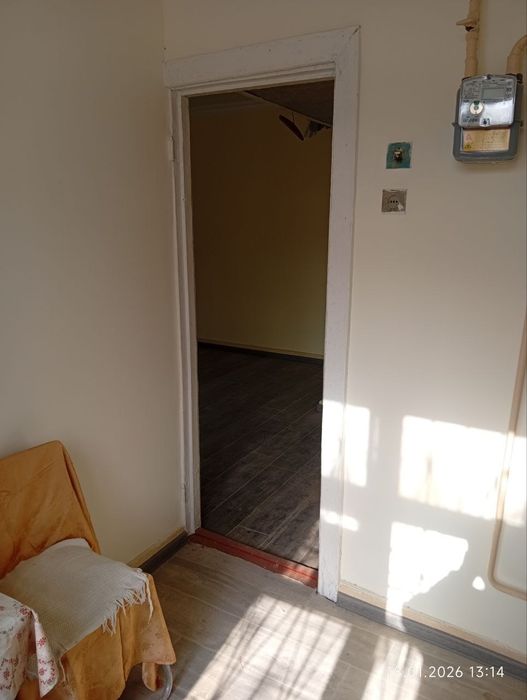 Продаётся двух комнатная квартира.В двух этажном доме первый этаж.