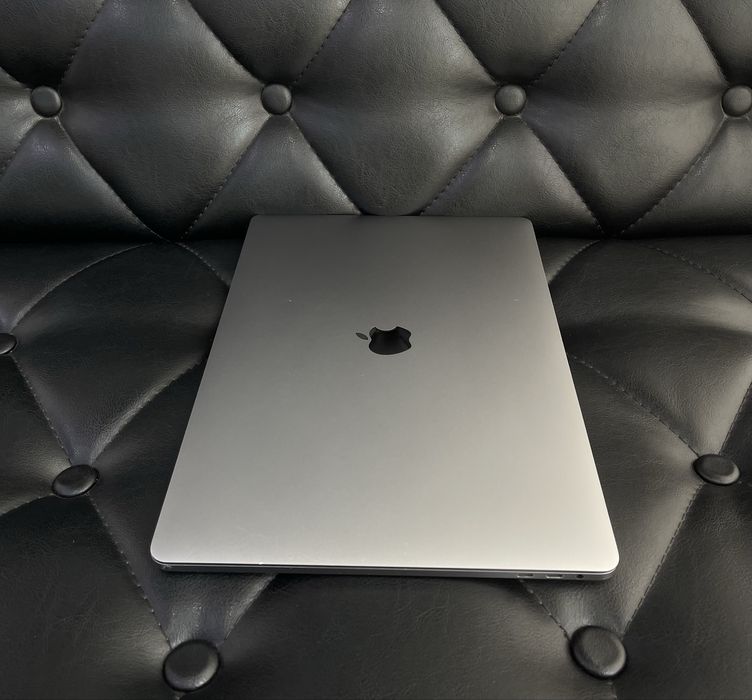 Apple MacBook Pro 2018 i7 16GB/256GB в хорошем состоянии
