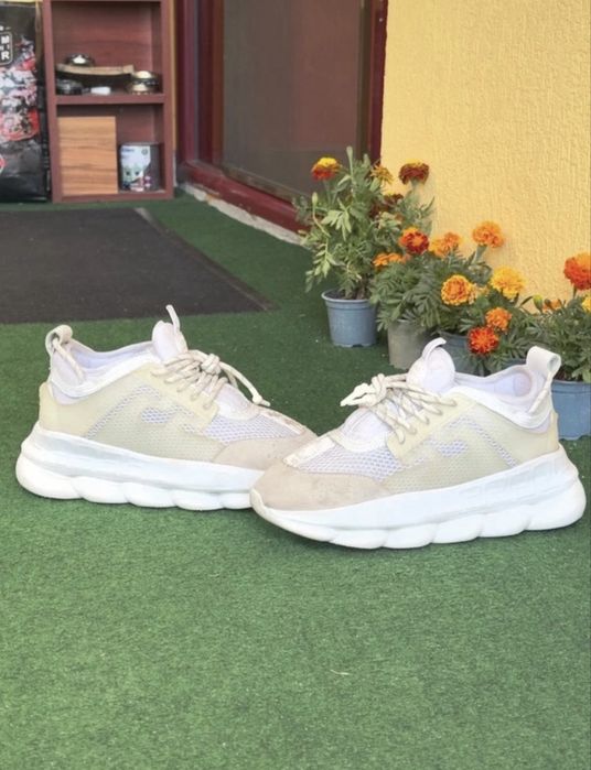 Versace chain reaction
