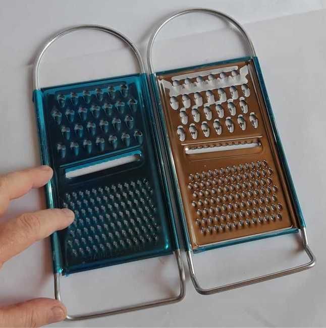 2 răzătoare oțel inox + 2 butoni inox pentru capace