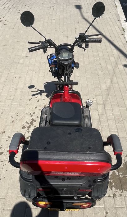 Vând moped electric cu 3 roți – an fabricație 09.04.2024 – 1.343 km . Predare în Cugir!