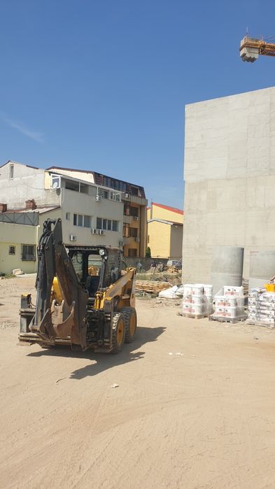 Inchiriez miniincarcator cu cupă,furci paleti, motostivuitor teren.