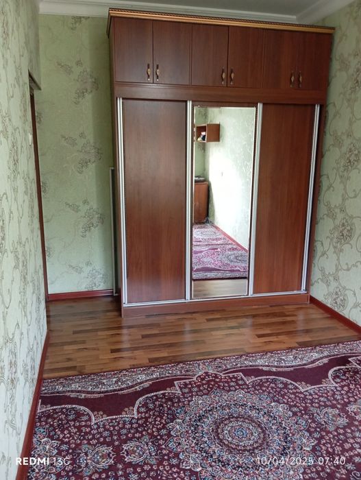 Квартира сотилади 5 хонали Кора Камиш 2/5 даха Сув буйида атрофи озода