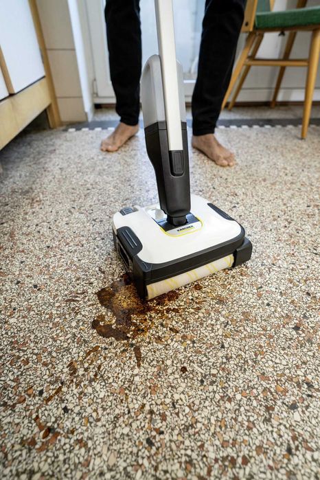 Karcher уред за сухо и мокро почистване на под 2 в 1 FC 2-4