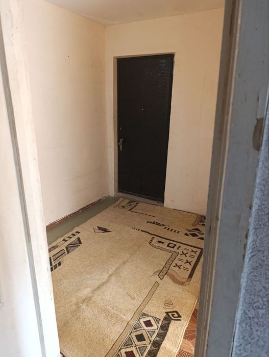 Срочно продается 3 ком квартира в 4 мкр 1 этаж