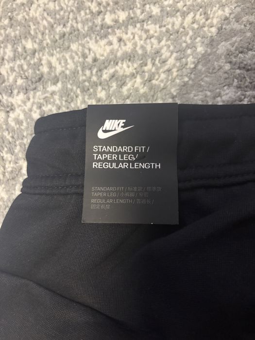 Pantaloni Nike negri originali mărimea M – Noi cu etichetă