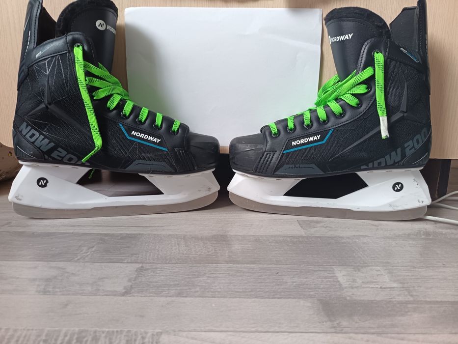 Продам коньки 41 размер