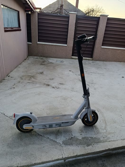 Trotinetă electrică ieftină