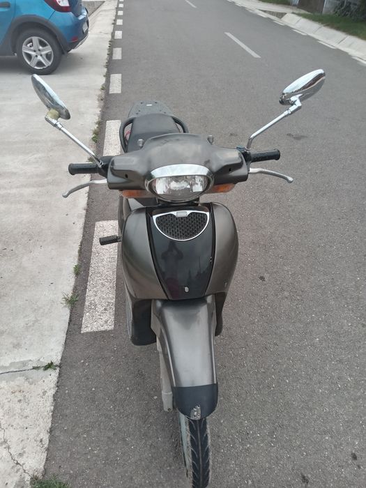 Vând sau schimb Aprilia
