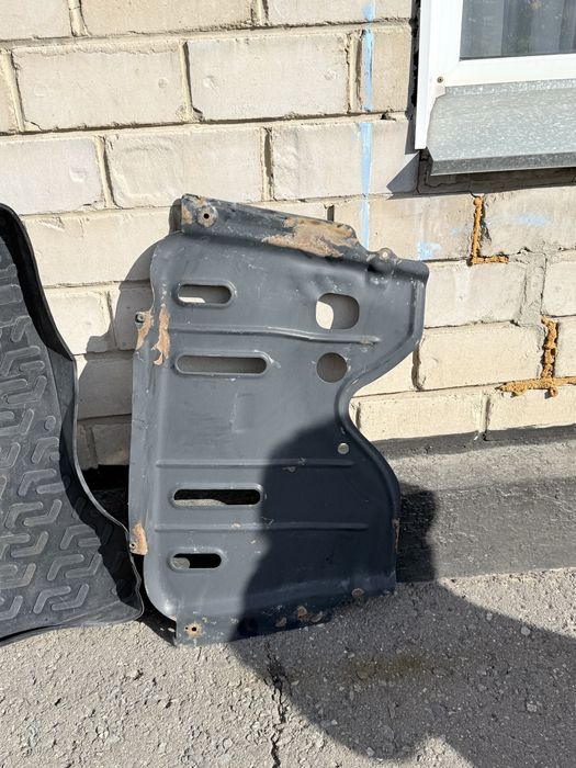 Продам защиту на Ларгус