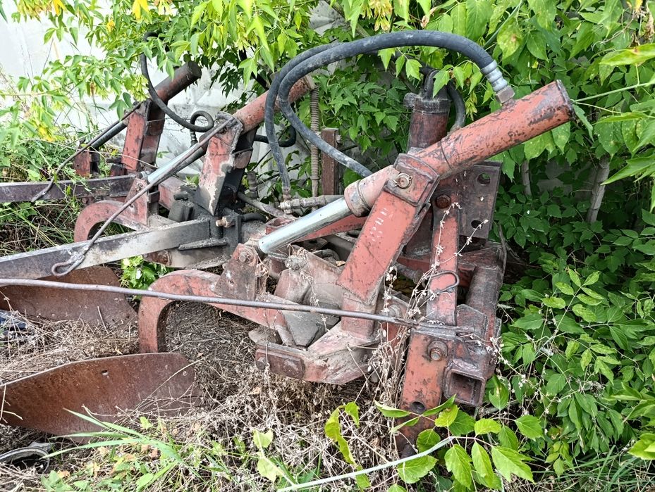 Плуг МТЗ продам. 500 тыс. Торг уместен.