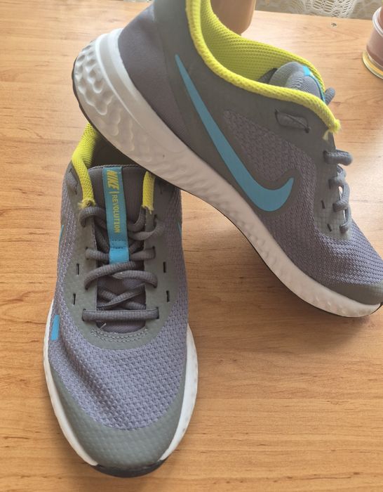 Дамски маратонки Nike revolution