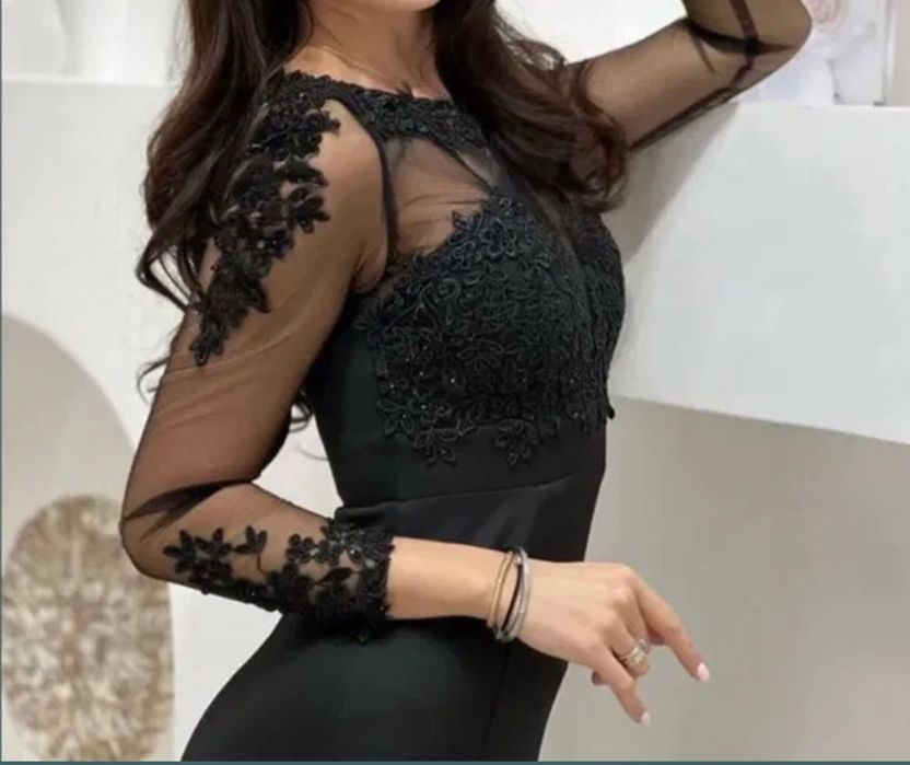 Вечернее платье с гипюром