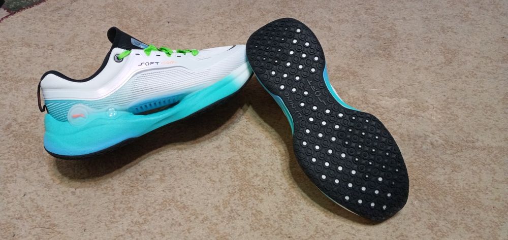 Новые шикарные кроссы Ли Нин, 45-46 размер