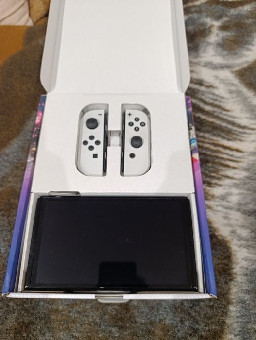 КАТО НОВА! Nintendo Switch OLED + ГАРАНЦИЯ + Кейс и holder за игри