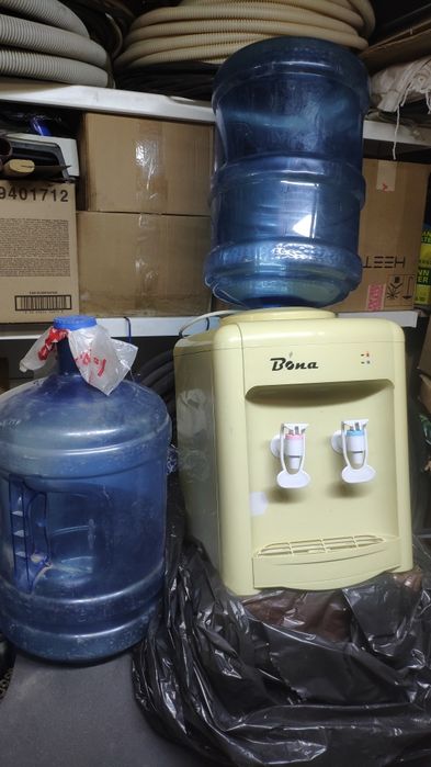 Кулер с бутылём в отлично рабочем состоянии