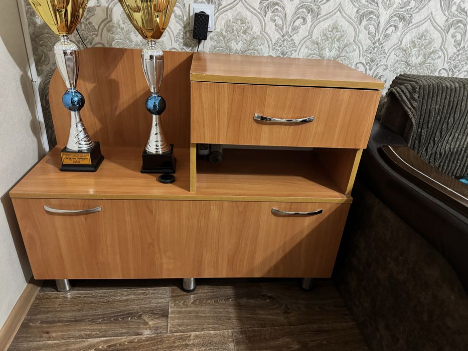 Продам обувницу