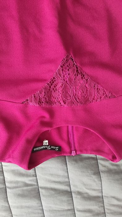 Rochie cu mâneci din dantela