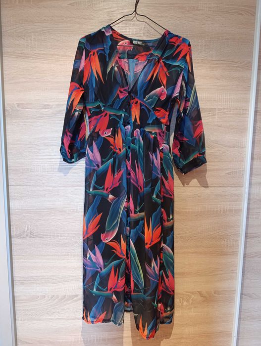 Дълга рокля с папагали размер М 38