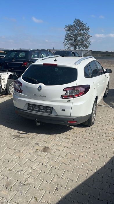 Dezmembram Renault Megane 3 1.5 din 2015