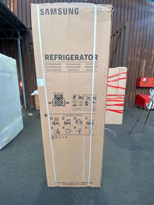 холодильник Samsung